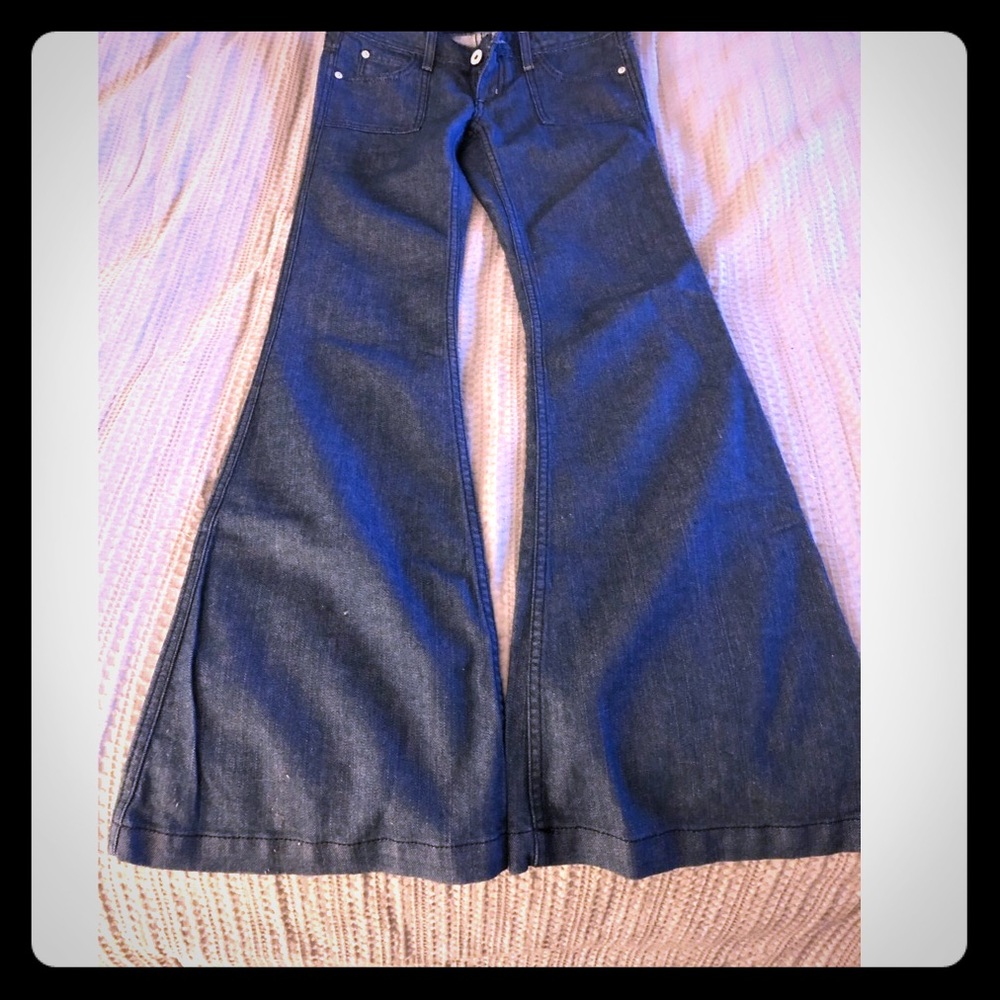 Brand NWOT Pair of DKNY Flare Jeans in size 26.